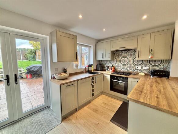Crowden Drive, Hadfield, Glossop photo 4