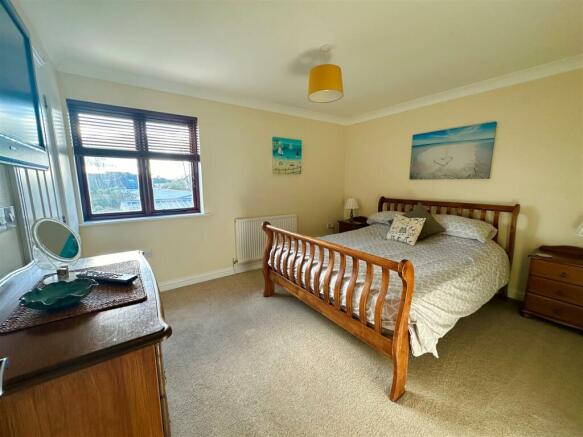 bedroom1.jpg