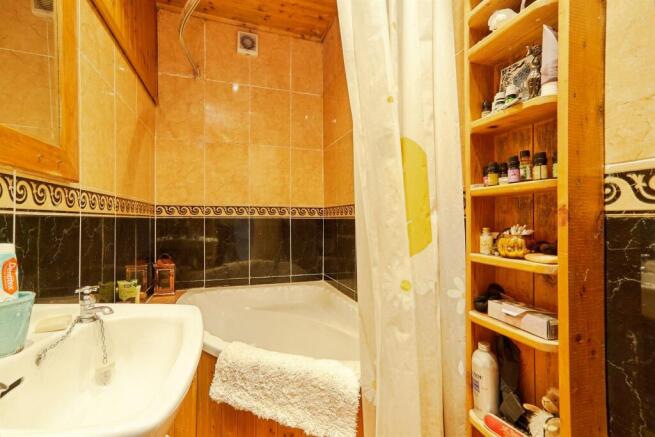 4 bed Terraced for sale Image 12