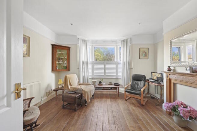 Hills Road, Buckhurst Hill, Essex, IG9 photo 4