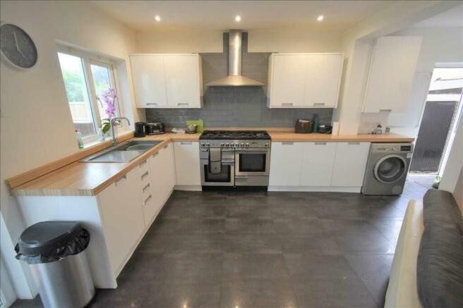 KITCHEN 2.jpeg