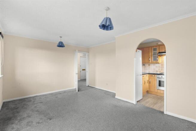 45 Poets Chase, HP21 7LP-6.jpg