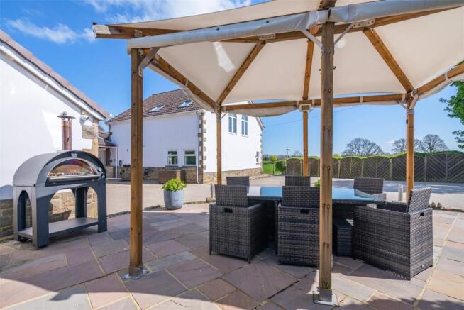 4 bed Detached for sale Image 8