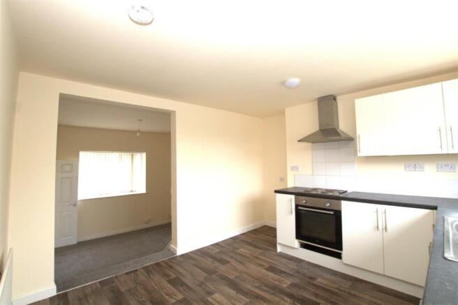 KITCHEN THROUGH TO LOUNGE.jpg