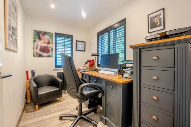 8610242-interior13.jpg