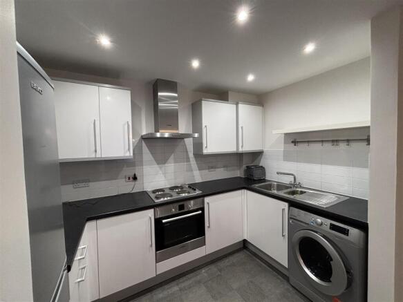 9 Warren Close kit1.jpg.jpeg
