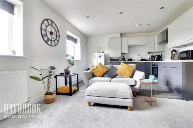 2 bed Maisonette to rent Image 5