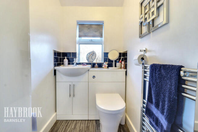 4 bed Detached for sale Image 7