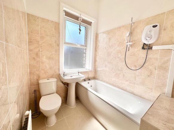 2 bed Terraced to rent Image 12