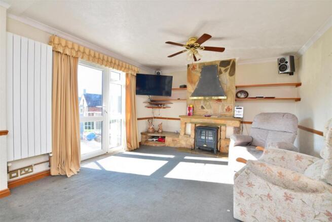 Lounge/ Dining Room