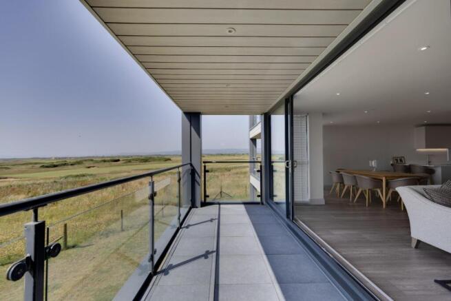 Rest Bay, Porthcawl, Bridgend County Borough, CF36 3UP photo 4