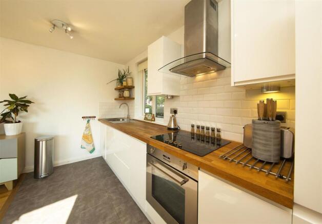 1 Hillside Ct. 2203.jpg