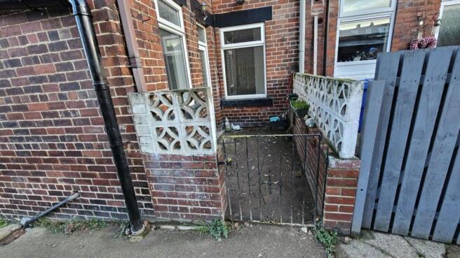 3 bed House to rent Image 10