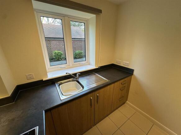 1 bed Apartment to rent Image 11