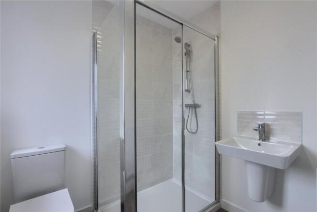 5 bed Detached for sale Image 11