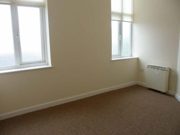 2 bed Apartment to rent Image 4