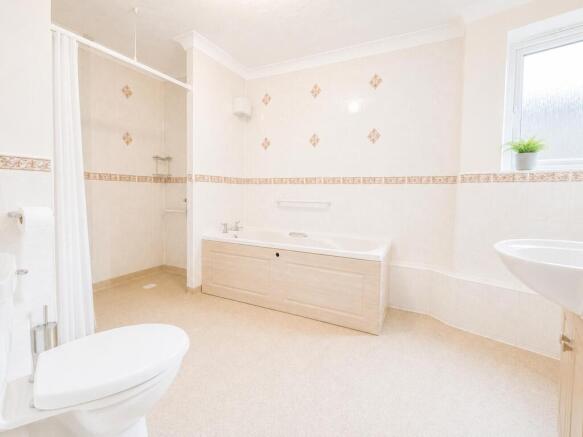 1 bed Retirement Property to rent Image 11