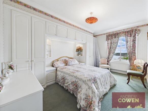 2 bed Flat for sale Image 6