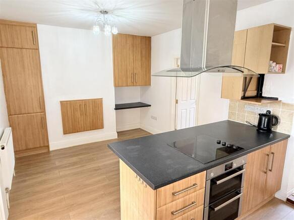 3 bed Semi-Detached for sale Image 7