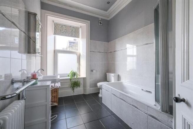 5 bed Terraced for sale Image 11