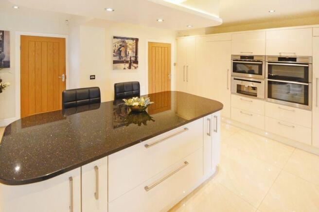 Kitchen/ Break...