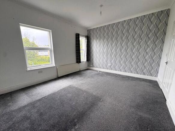 2 bed Terraced to rent Image 6