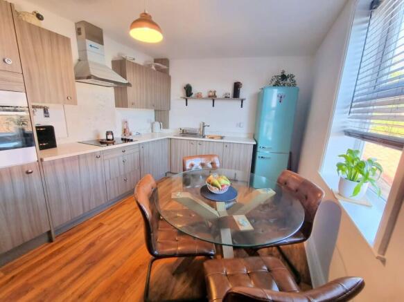 2 bed Flat for sale Image 5