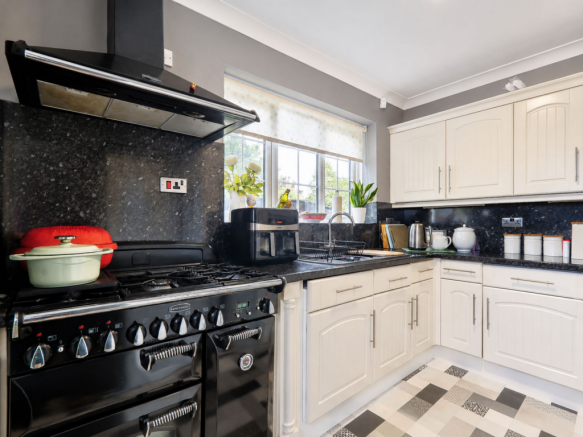 3 bed Semi-Detached for sale Image 11