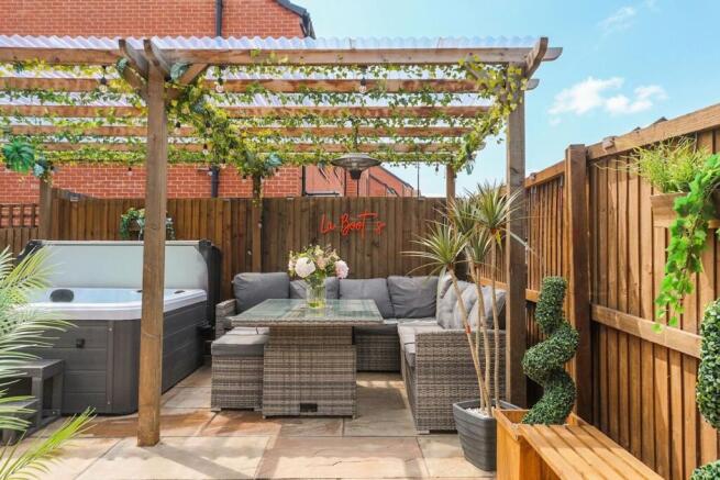 4 bed Semi-Detached for sale Image 5