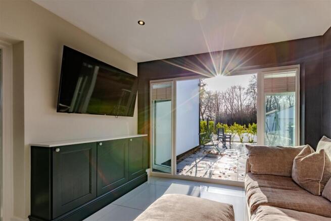 4 bed Detached for sale Image 11