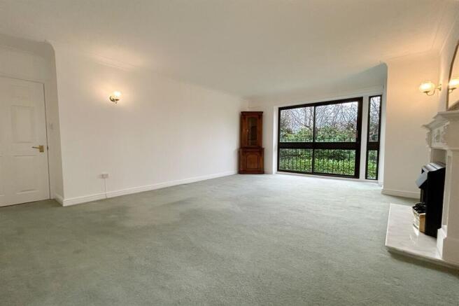 Glenbourne Park, Bramhall, SK7 photo 5