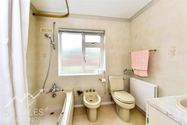 4 bed Detached for sale Image 12