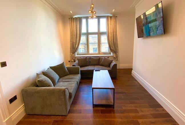 3 bed Flat to rent Image 12