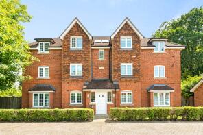 12, Landen Grove, Wokingham RG41 1LL