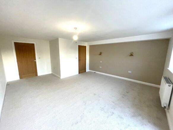 2 bed Flat to rent Image 8