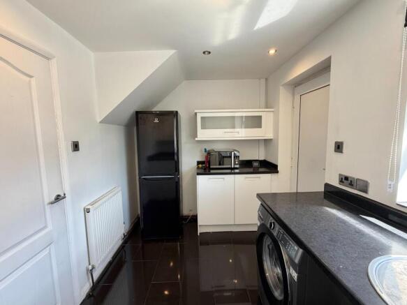 1 bed Semi-Detached to rent Image 7