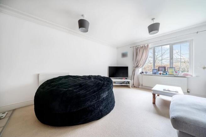 Sitting Room / Dining Room