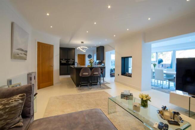 Open Plan Kitchen/Living Area