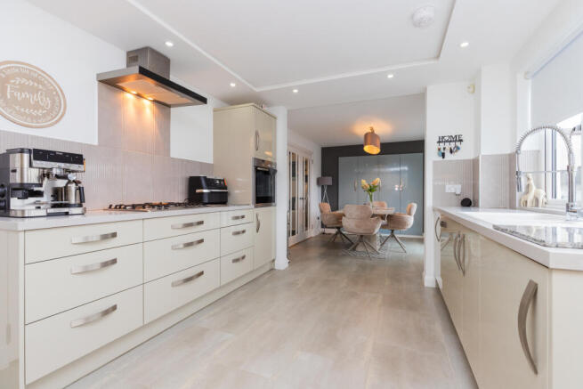 78 Glenfield Road pa2 8te-54
