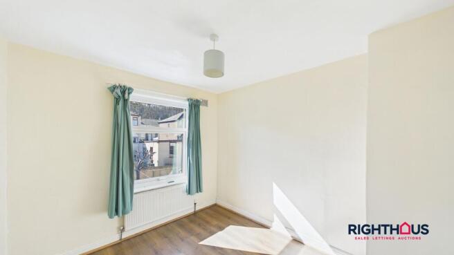 3 bed Terraced for sale Image 10