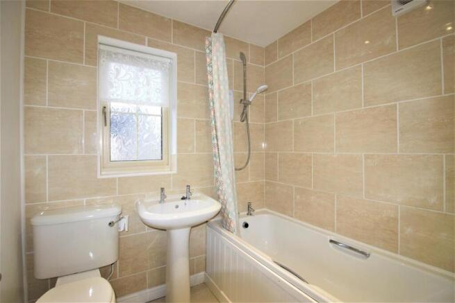 3 bed House to rent Image 9