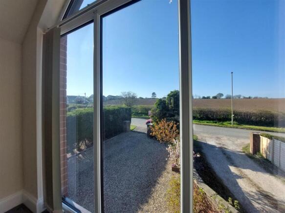 4 bed Detached to rent Image 11