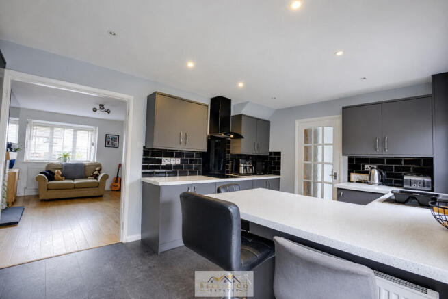 4 bed Detached for sale Image 5