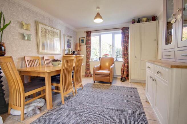 4 bed Detached for sale Image 5