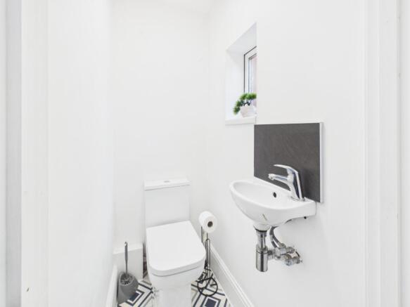 3 bed Flat for sale Image 9