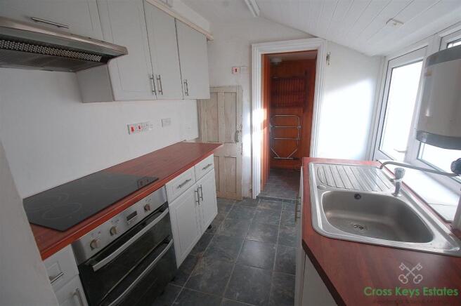 Kitchen 3.JPG