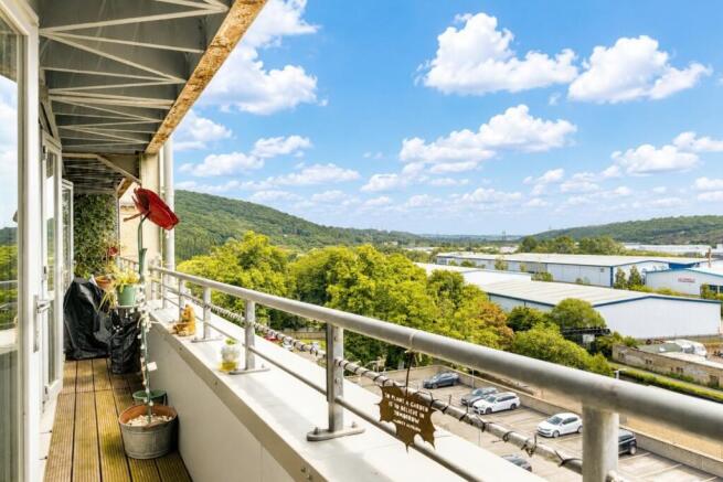 2 bed Flat for sale Image 7