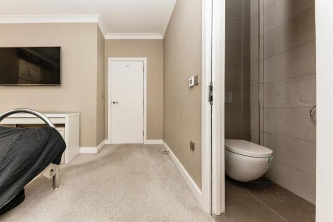 2 bed Apartment for sale Image 10