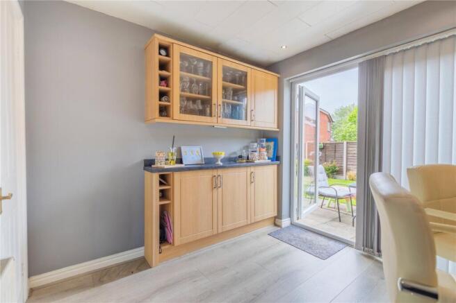5 bed Detached for sale Image 8