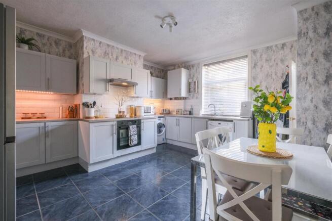 2 bed Terraced for sale Image 5